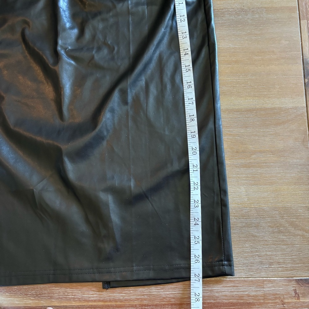 Faux Leather PU Split Hem Exposed Zipper Fitted Pencil Skirt in Black, Medium/6 - Picture 7 of 9